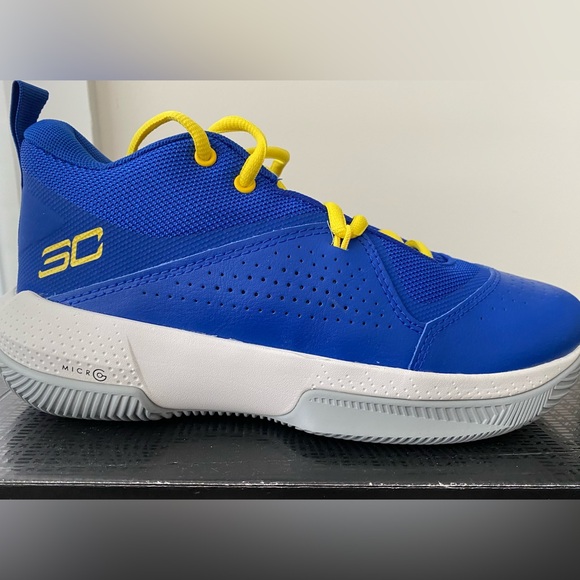 UnderArmour Kids athletic shoes - Picture 3 of 9